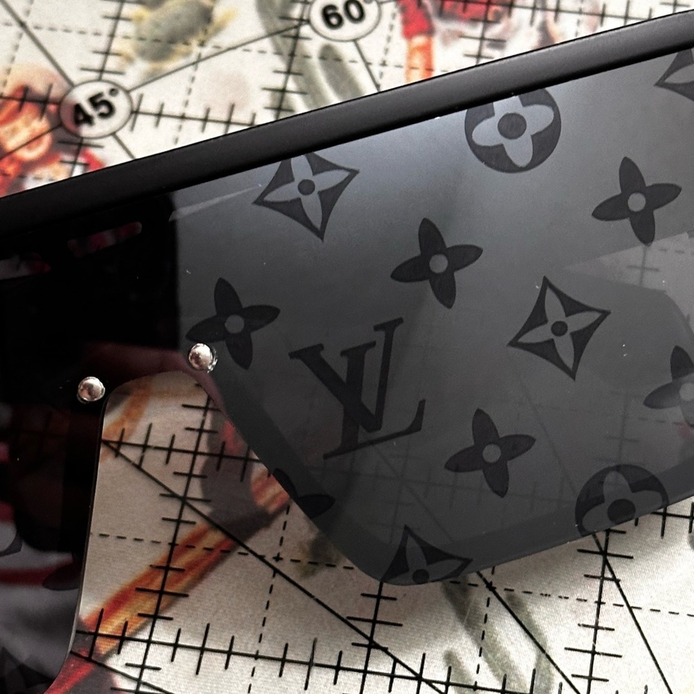 Louis Vuitton LV Monogram Waimea Sunglasses Black Lens Logo - Picture 6 of 6